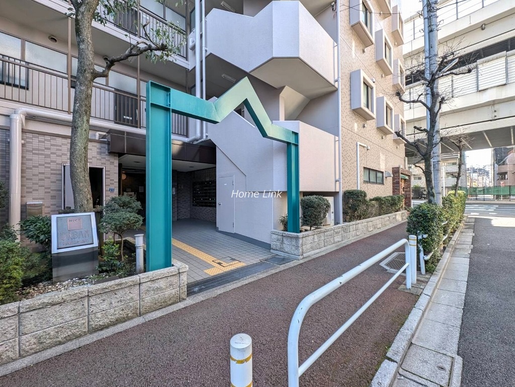 ナイスアーバン池袋山手通り　エントランス前